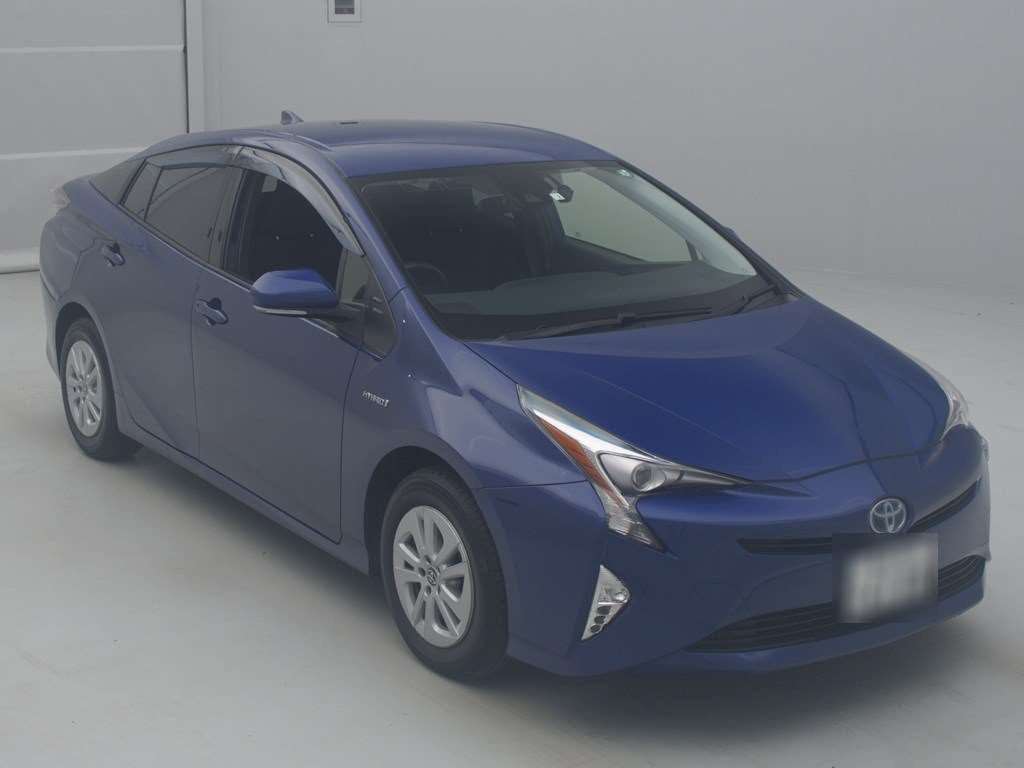 2016 Toyota Prius ZVW55[2]