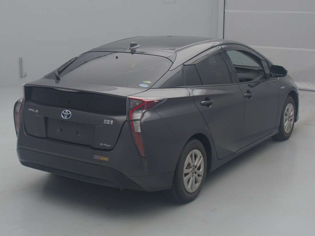 2017 Toyota Prius ZVW55[1]