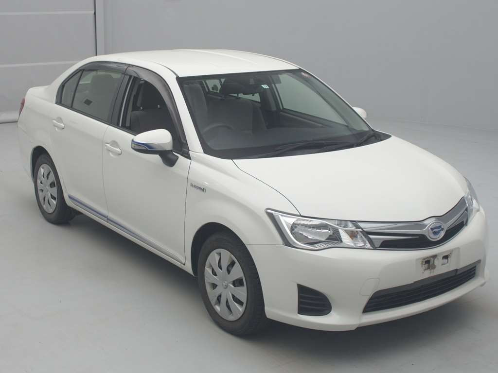 2013 Toyota Corolla Axio NKE165[2]