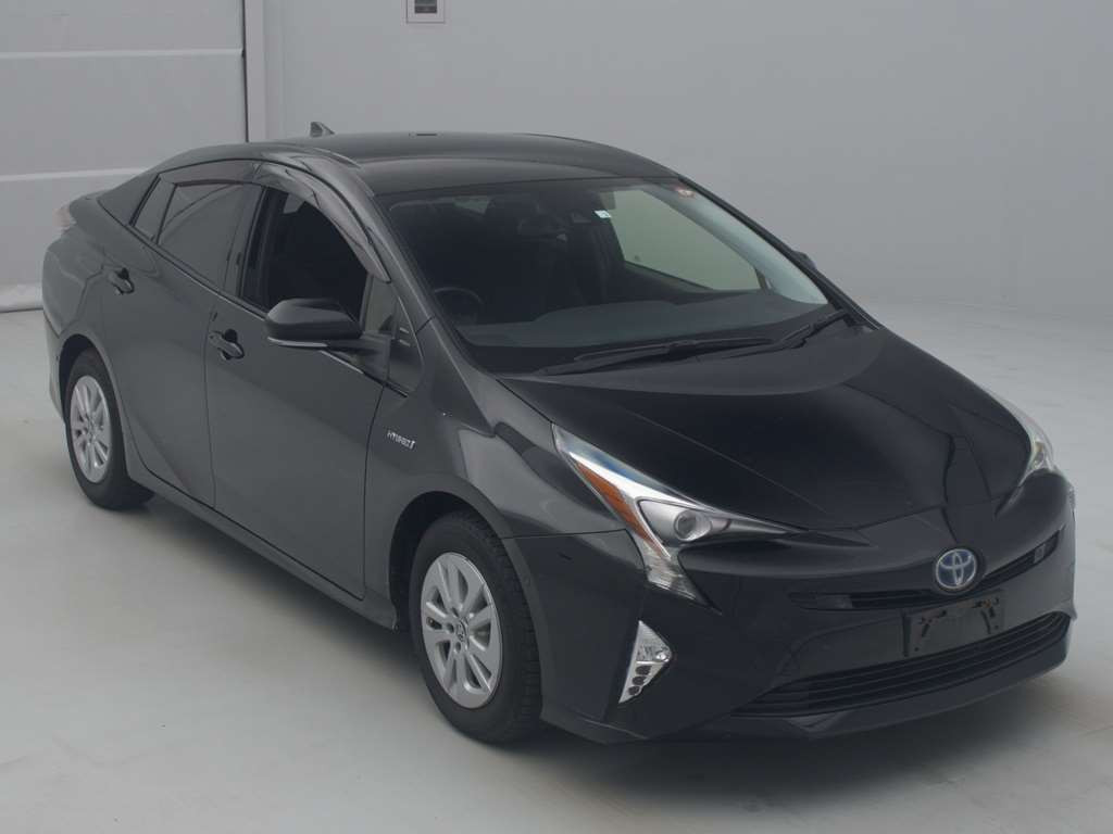 2018 Toyota Prius ZVW50[2]