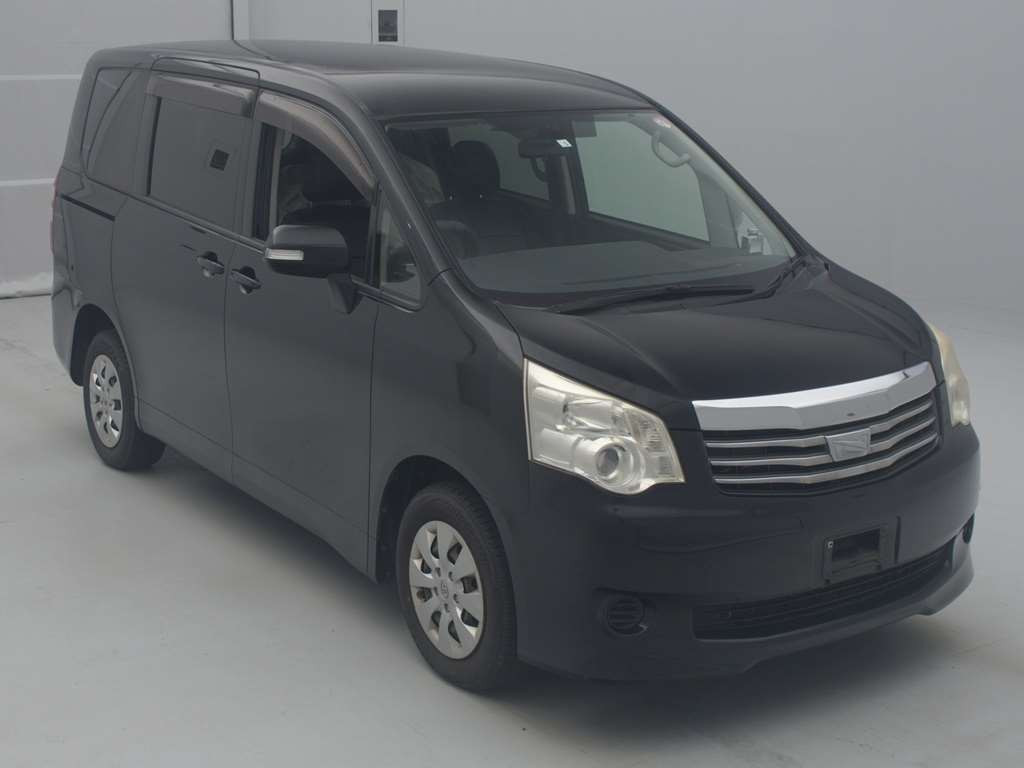 2010 Toyota Noah ZRR75G[2]