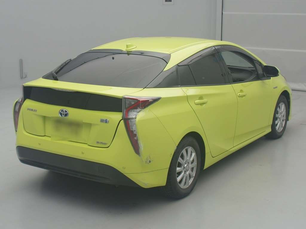 2016 Toyota Prius ZVW55[1]