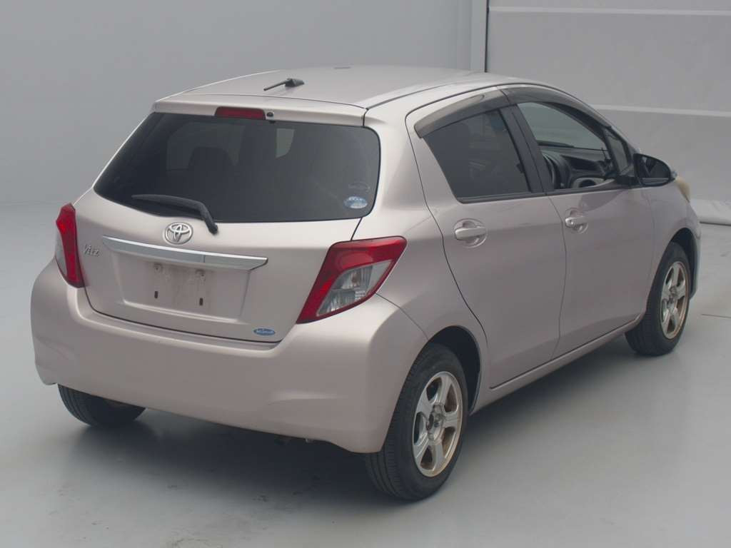 2011 Toyota Vitz KSP130[1]