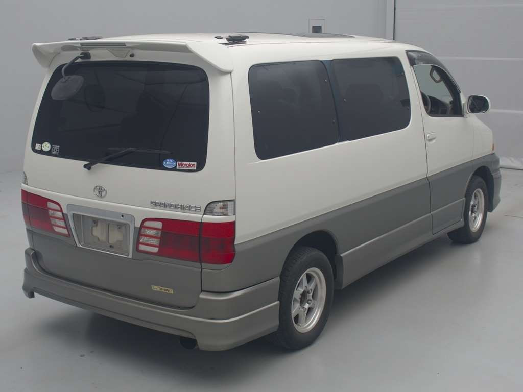 2001 Toyota Grand Hiace KCH10W[1]