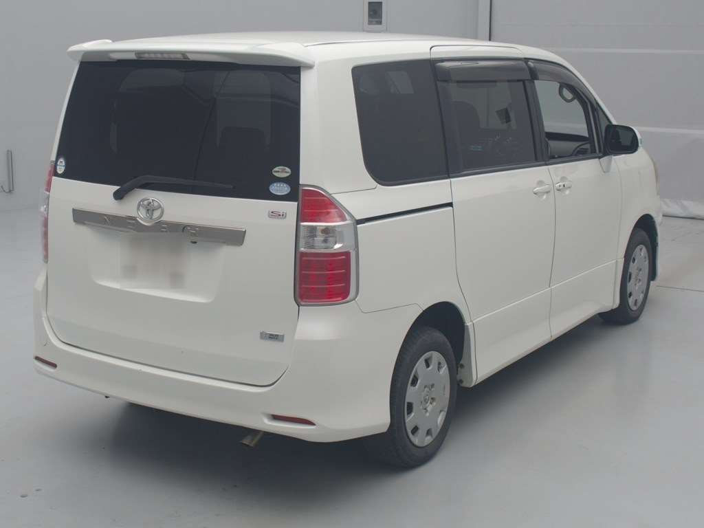 2009 Toyota Noah ZRR75W[1]