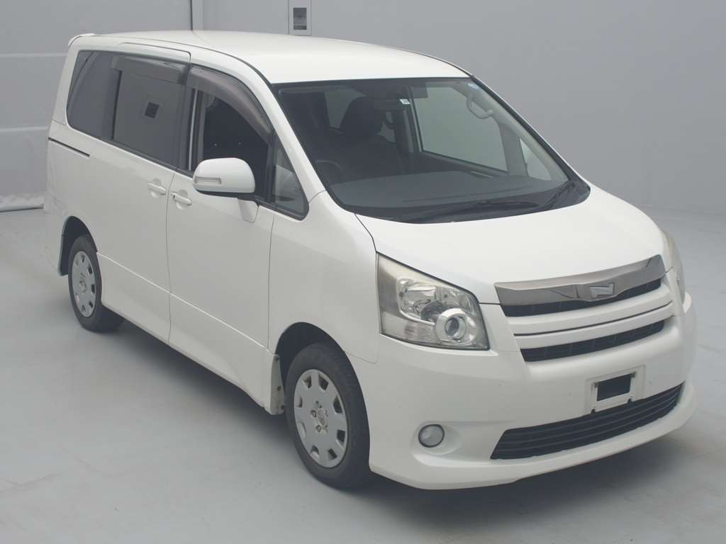 2009 Toyota Noah ZRR75W[2]