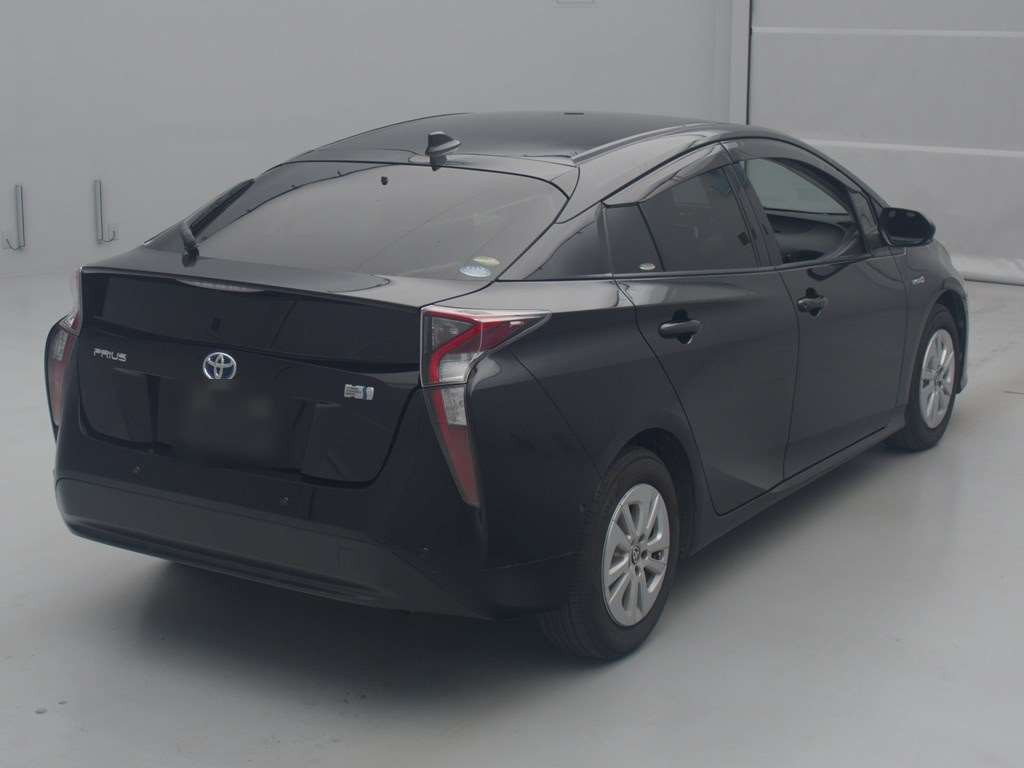 2017 Toyota Prius ZVW50[1]