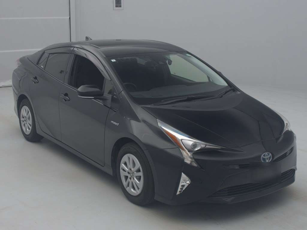 2017 Toyota Prius ZVW50[2]