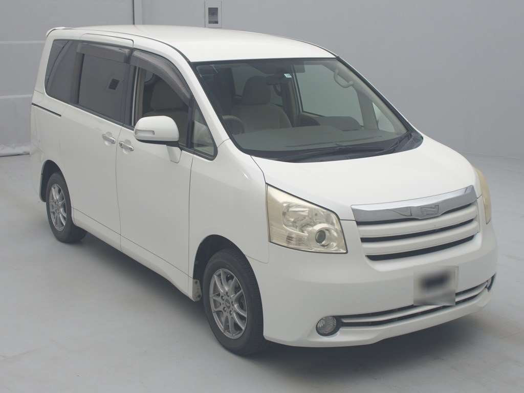 2009 Toyota Noah ZRR70G[2]