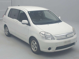 2004 Toyota Raum