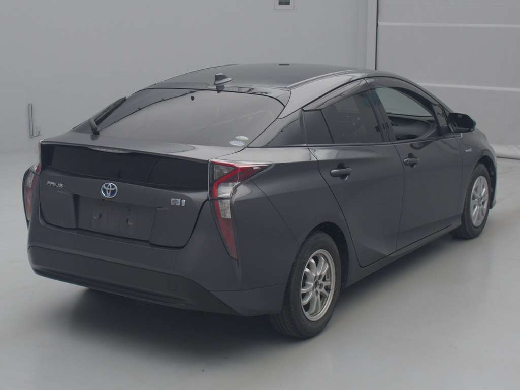 2017 Toyota Prius ZVW50[1]