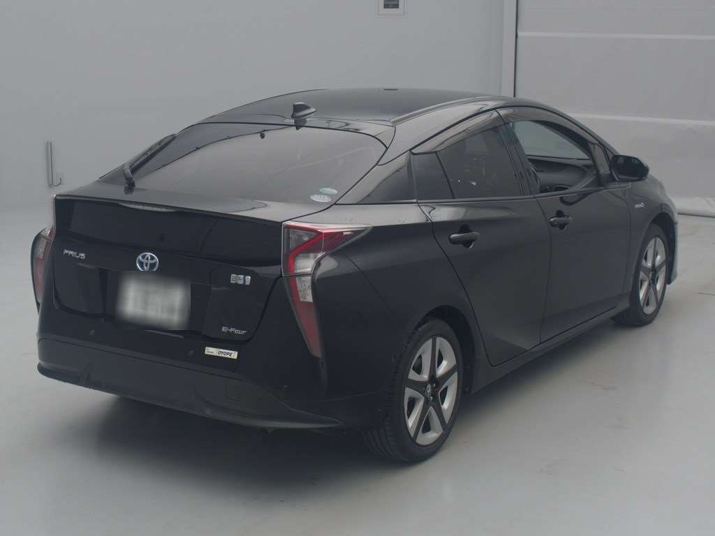 2016 Toyota Prius ZVW55[1]