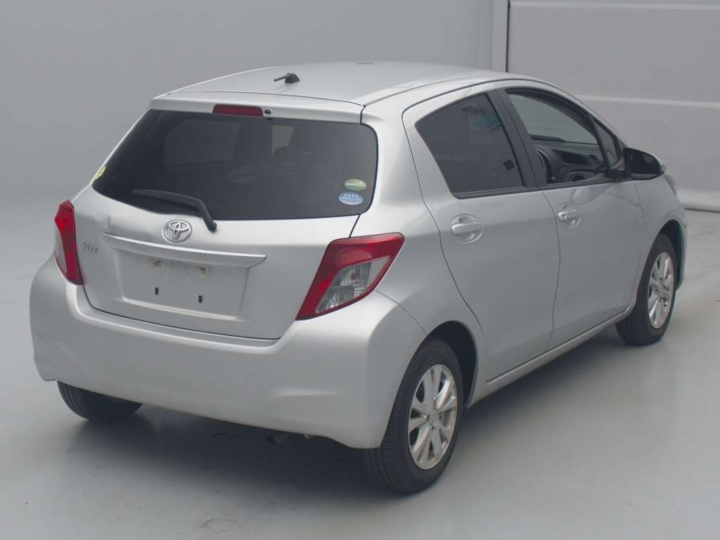 2014 Toyota Vitz NSP130[1]