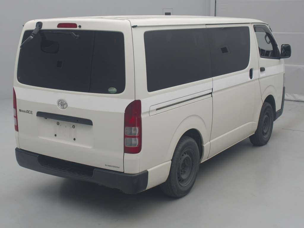 2017 Toyota Regiusace Van KDH206V[1]