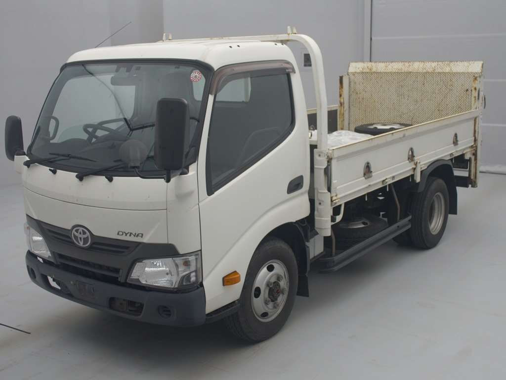 2018 Toyota Dyna Truck XZU685[0]