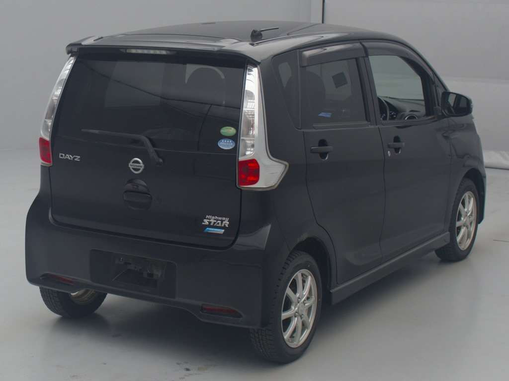 2013 Nissan DAYZ B21W[1]