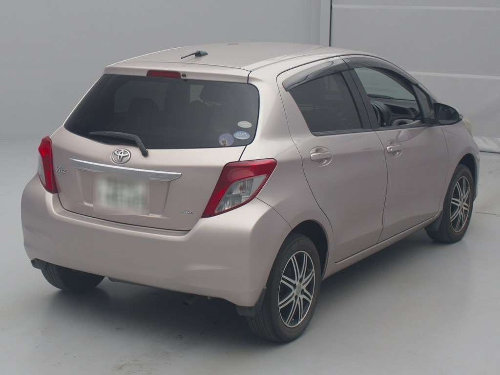 2012 Toyota Vitz NSP135[1]