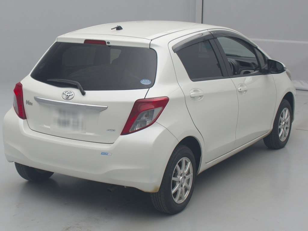 2012 Toyota Vitz NSP135[1]