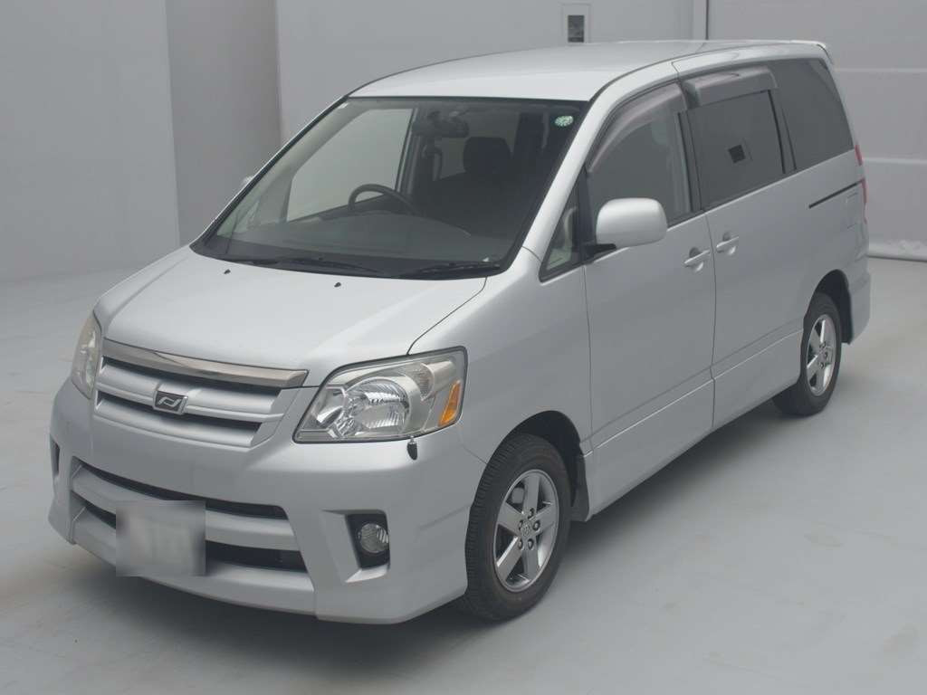 2005 Toyota Noah AZR65G[0]