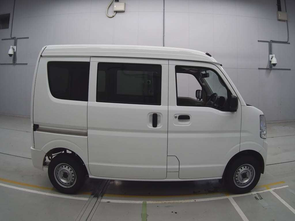 2023 Nissan NV100 Clipper DR17V[2]