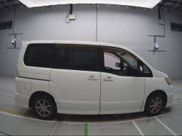 2009 Nissan Serena