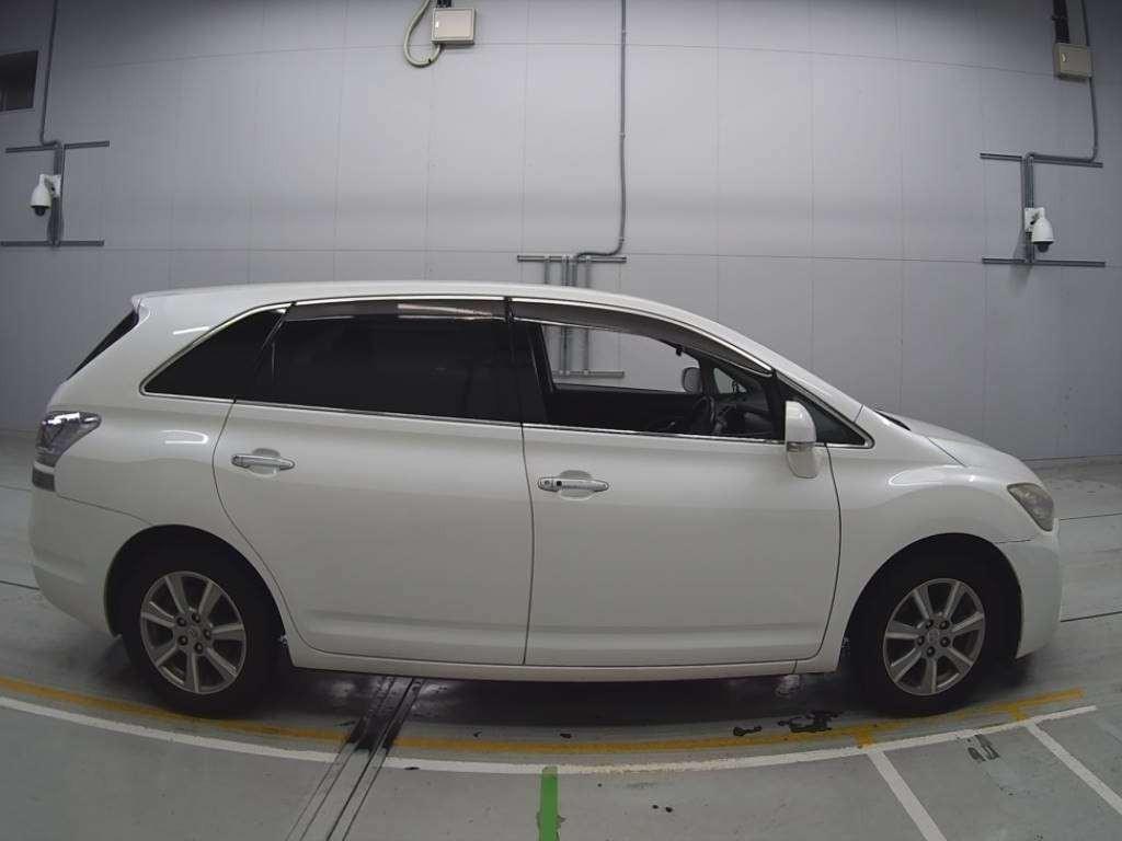 2011 Toyota Mark X Zio ANA10[2]