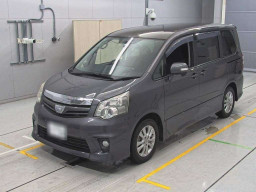 2011 Toyota Noah