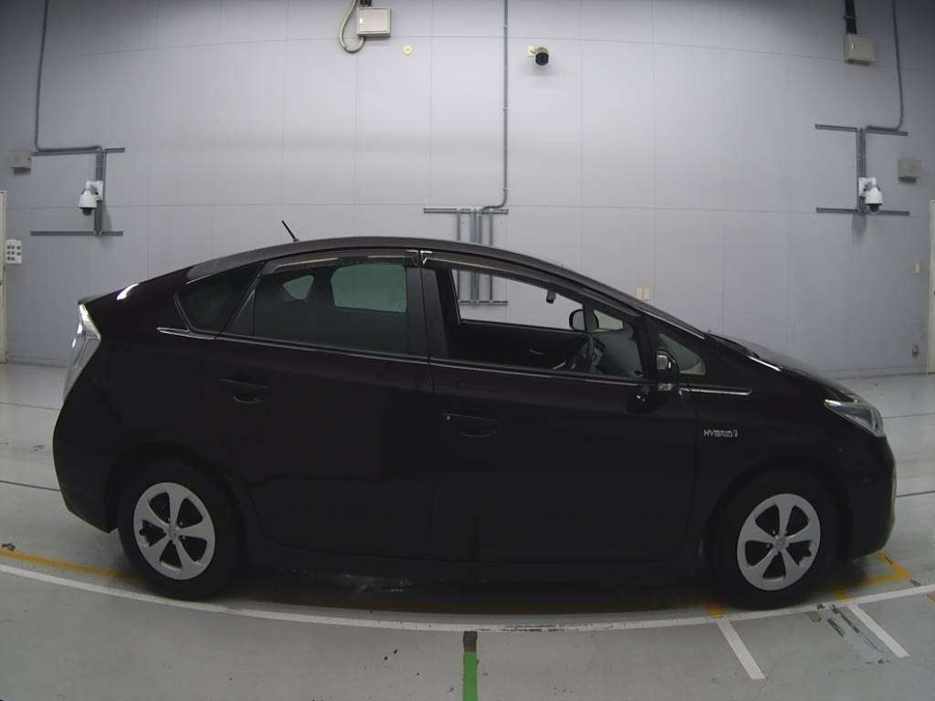 2014 Toyota Prius ZVW30[2]