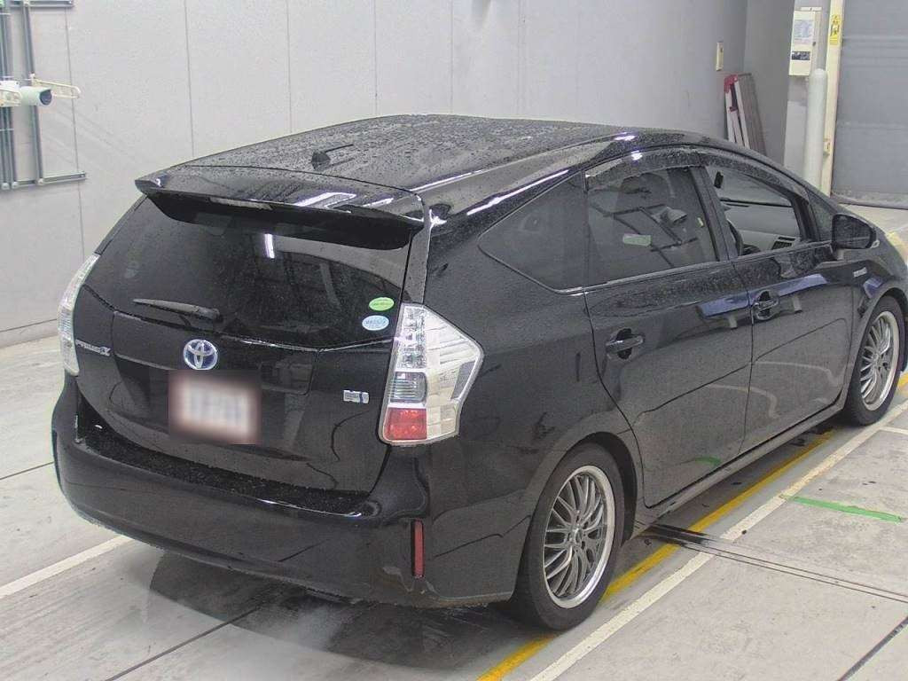 2012 Toyota Prius alpha ZVW41W[1]