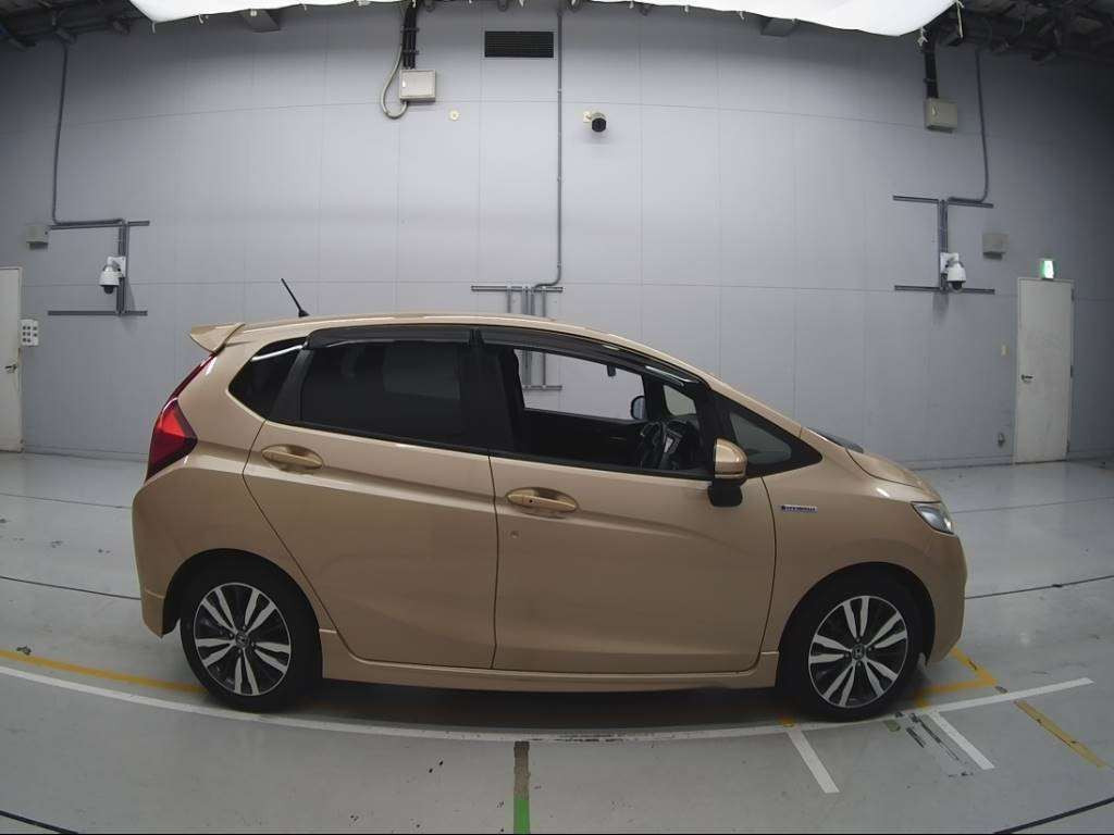 2014 Honda Fit Hybrid GP5[2]