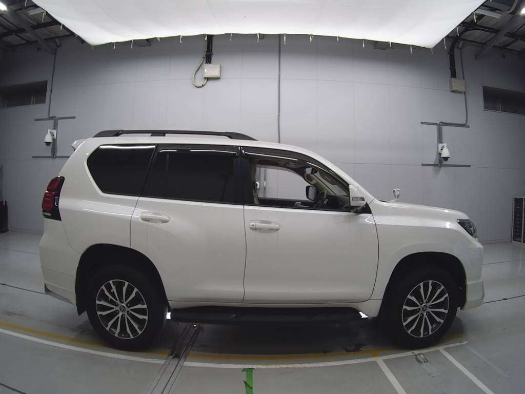 2019 Toyota Land Cruiser Prado TRJ150W[2]