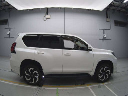 2021 Toyota Land Cruiser Prado