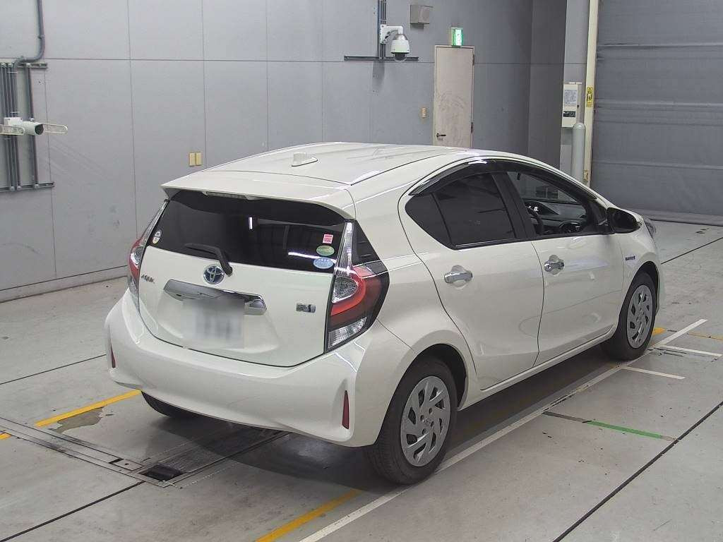 2017 Toyota Aqua NHP10[1]