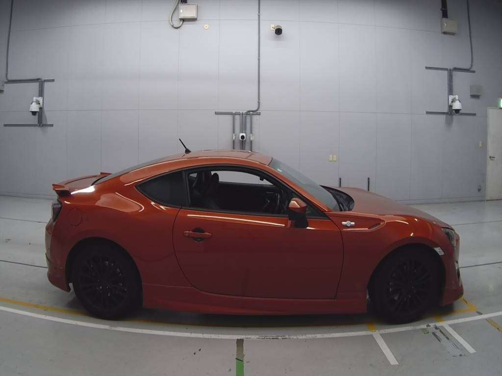 2012 Toyota 86 ZN6[2]