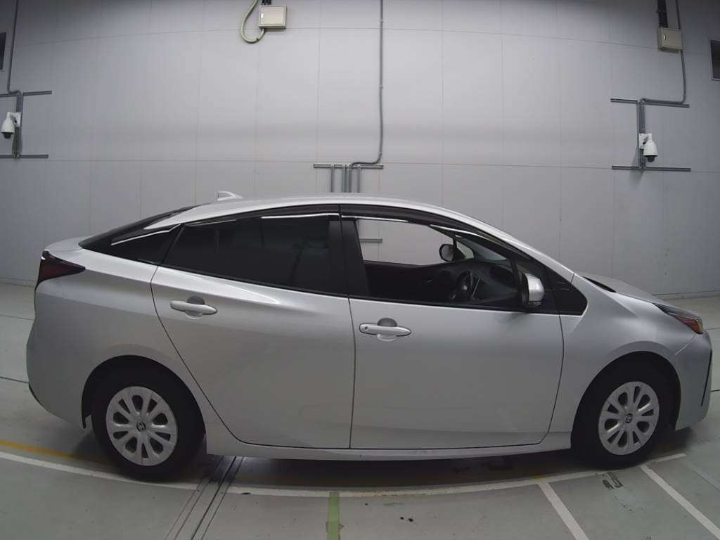 2021 Toyota Prius ZVW51[2]