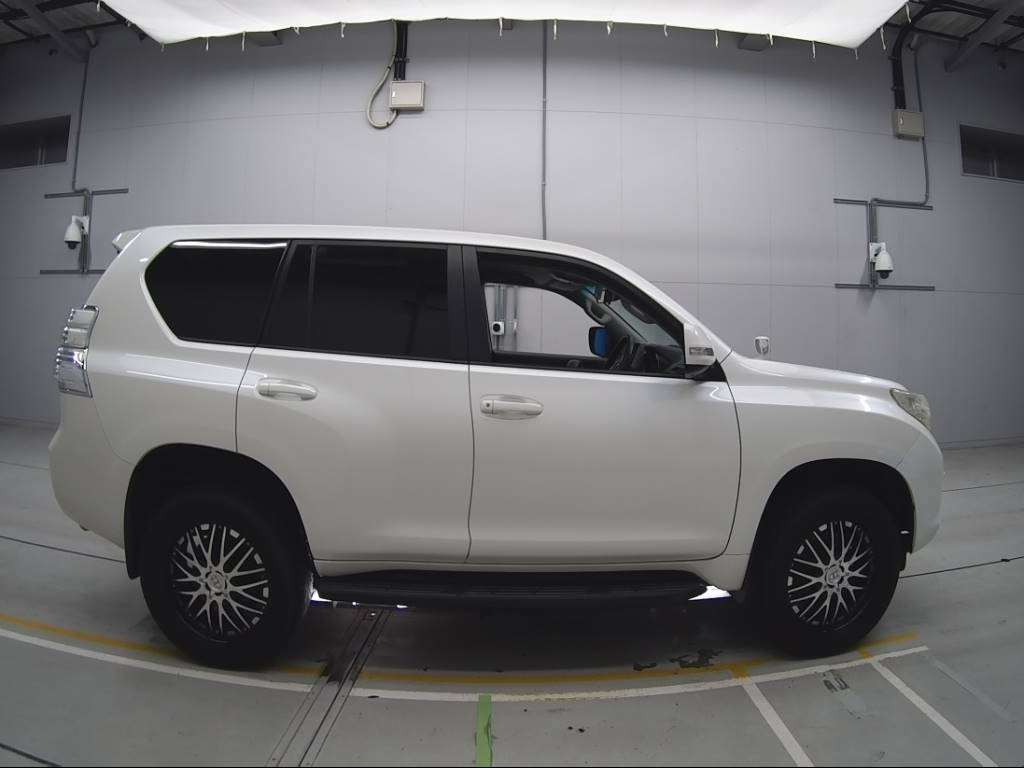 2010 Toyota Land Cruiser Prado TRJ150W[2]