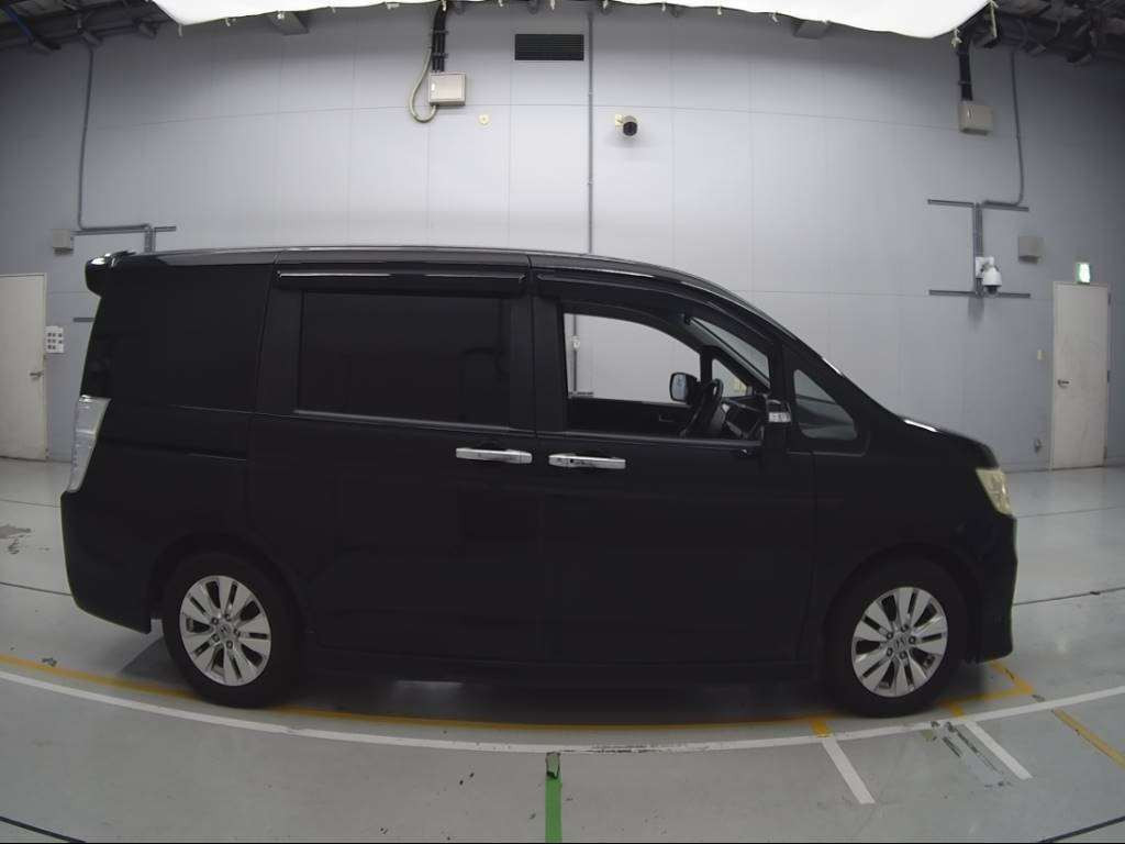 2011 Honda Step WGN Spada RK5[2]