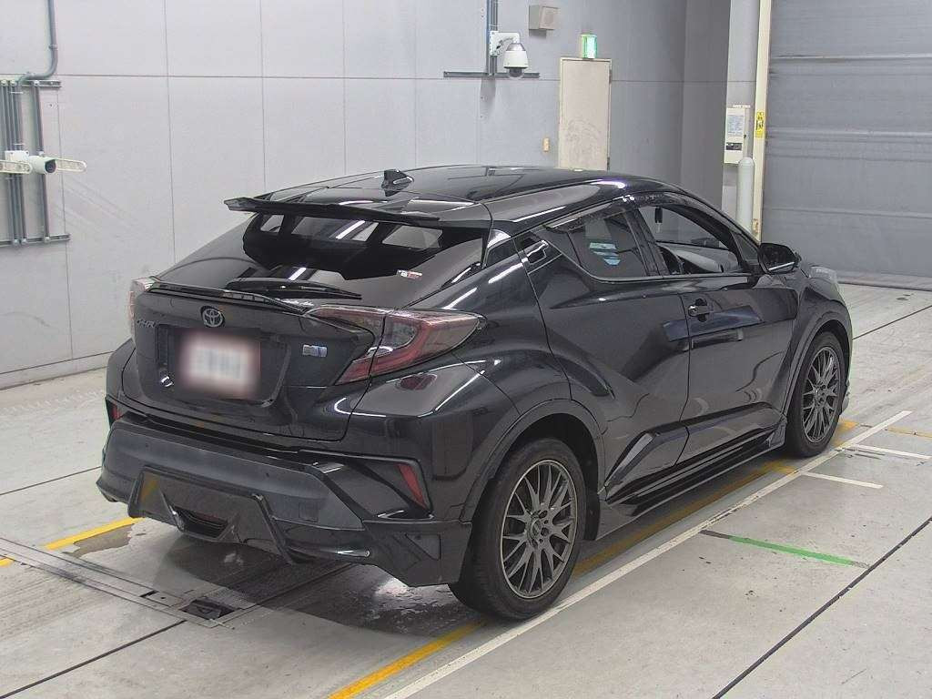 2017 Toyota C-HR ZYX10[1]