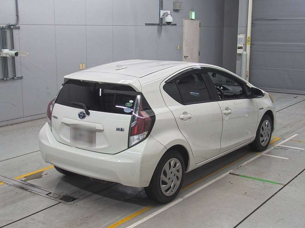 2015 Toyota Aqua NHP10[1]