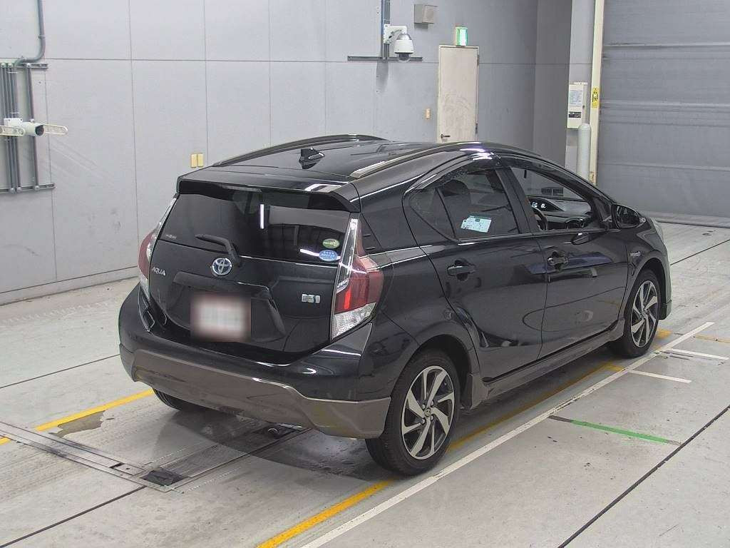 2015 Toyota Aqua NHP10[1]