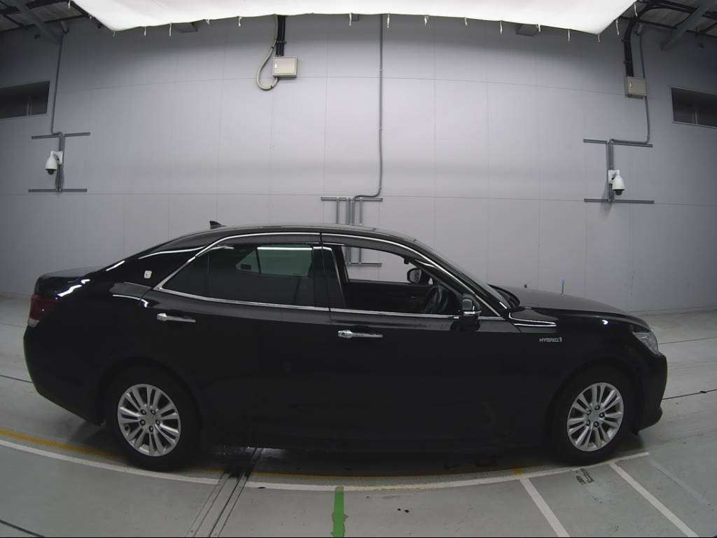 2014 Toyota Crown Hybrid AWS210[2]