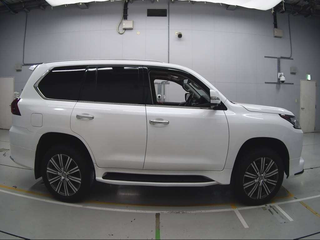 2016 Lexus LX URJ201W[2]