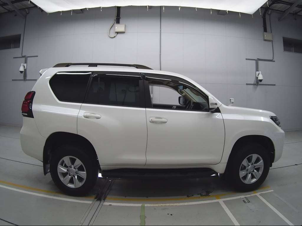 2021 Toyota Land Cruiser Prado TRJ150W[2]