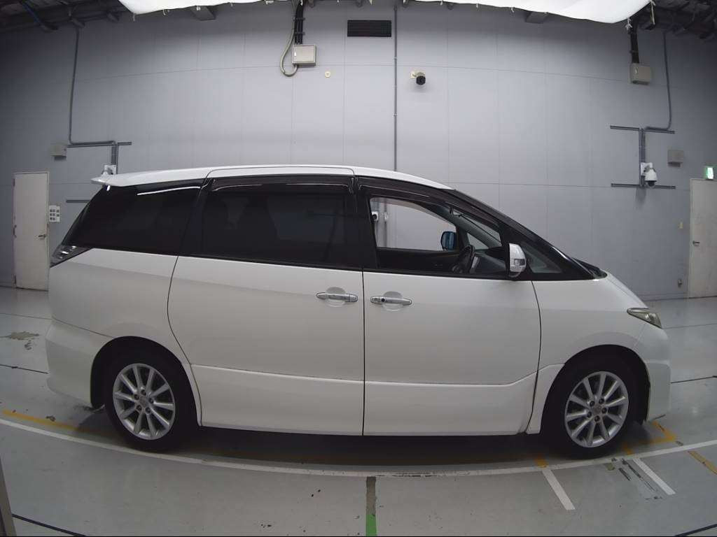 2011 Toyota Estima ACR50W[2]