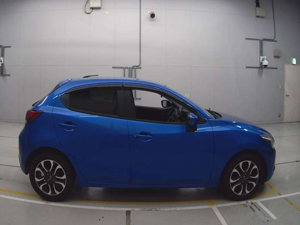 2015 Mazda Demio DJ5FS[2]