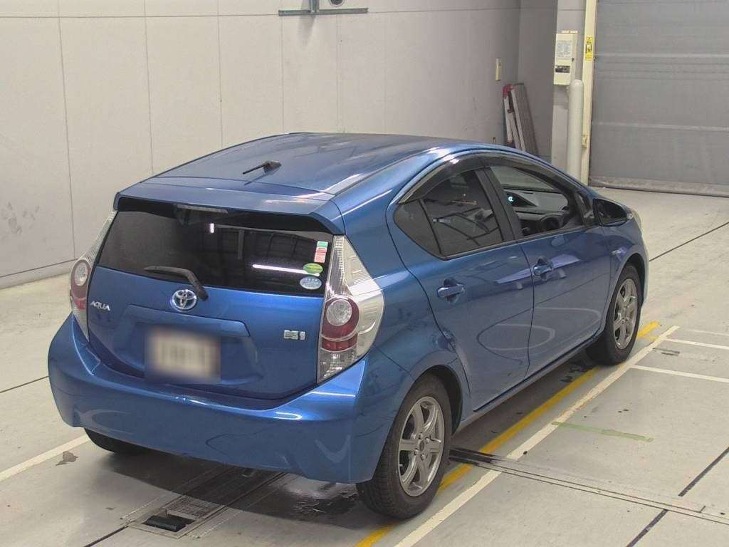 2014 Toyota Aqua NHP10[1]