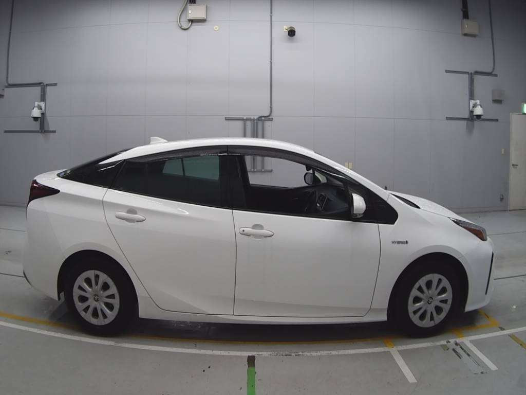 2019 Toyota Prius ZVW51[2]