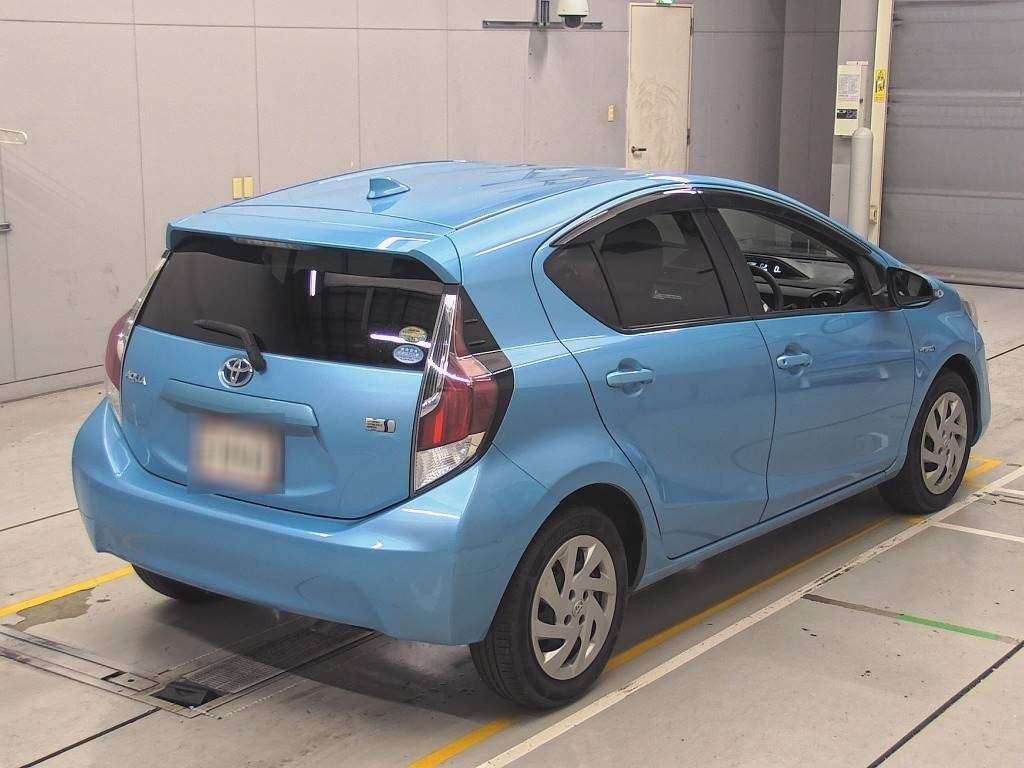 2015 Toyota Aqua NHP10[1]