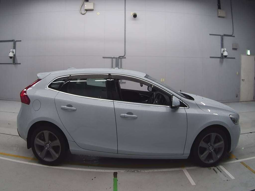 2013 Volvo V40 MB4164T[2]