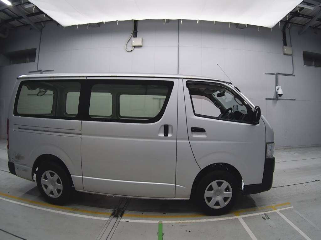 2014 Toyota Regiusace Van TRH200V[2]